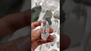 Himalayan Clear Quartz is a powerful and high-vibrational crystal sourced from Himalayan ✨🤩