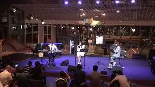 喜欢你 (The White Dreamers) @ The Esplanade Concourse