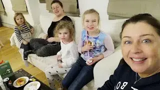 Hyggeaften med døtre, barnebarn & 3 hunde😀