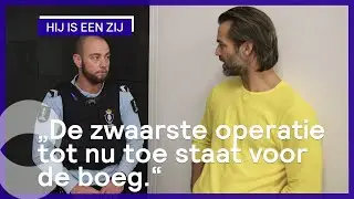 Finn staat op de boot van defensie tijdens de Canal Parade | Hij is een Zij