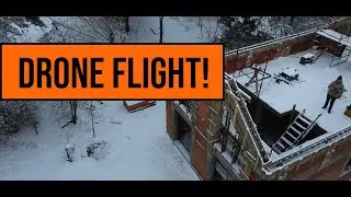 Дом № 37: Женщина-пилот дрона и экскурсия по дому с использованием дрона.