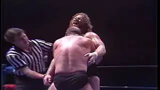 Hacksaw Jim Duggan vs. Buzz Sawyer (1985/12/13)