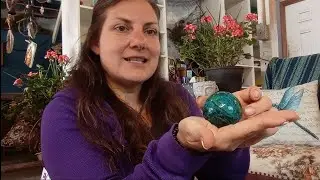 Apatite: Balances emotion, Throat chakra, bridges consciousness & matter, regulates cellular health