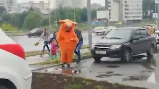 EUGENE ROSE PRANK(ПРАНК) ПОЛУЧАЮ СТУЛОМ ПО ЛИЦУ, ПРЫГАЮ С ТЕПЛОХОДА, ИЩУ ЗАКЛАДКИ