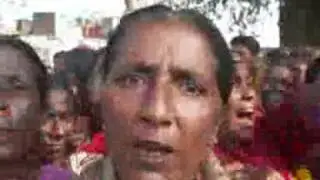 Bihar Flood 2008- Road & Train Blocks at Farbisganj- 14th Oct. 2008.wmv