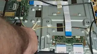SamsungUE40J5120AU темнo-синий экран без изображения.