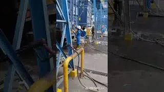 waterjet cleaning containers with high pressure pump 200bar NMT1520 #081319500985 #mr_abunawwas 