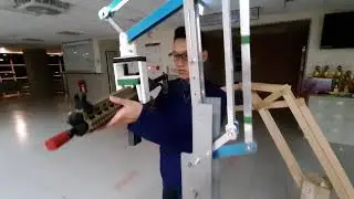 2-DOF Gravity-balanced Manipulator with Springs and Auxiliary Linkages