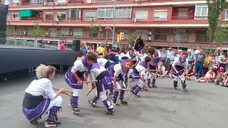 Ball de Bastons Les Romanes de Barber&agrave; del Vall&egrave;s a la Festa Major de la Bordeta 2023