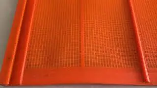 How Polyurethane Mesh Handles Fine and Sticky Materials