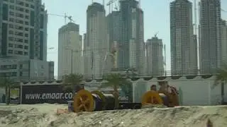 Dubai - construction boom runs at half engine 04-2006