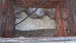 Very Stubborn Manhole Unblock at a Pub! Here comes Dave the Drain 💪