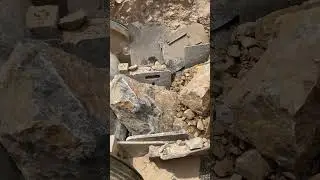 Jaw crusher Bug Rocks Crushed #mm247