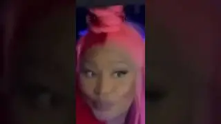 FAN TRIES TO RAP FOR NICKI..SHE RATHER A SELFIE
