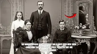 An Old Family Picture from 1890 Reveals a Terrifying Detail When Zoomed In