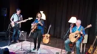 Jan Elliott sings Joni Mitchell You Turn Me On Im a Radio