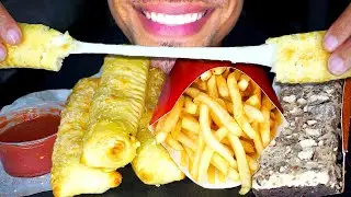 ASMR LITTLE CAESARS STUFFED CRAZY BREAD TOO STUFFED STUFFED IN A ROOM CHEESE BREAD MCDONALD'S FRIES