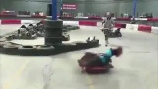 menina rodando no kart ao som de sweet dreams funk.avi