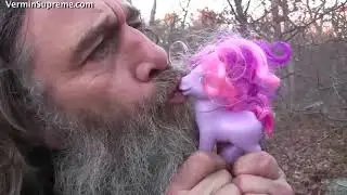 Vermin Supreme and Inge D. Berge - I Am A Meme Kampain Song (Official Music Video)
