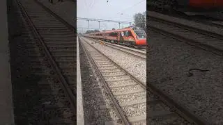 Dangerous Vande Bharat Train Chain Pulling #viralvideo #shortsviral #shotsfeed #bhartyarail
