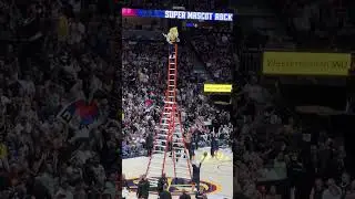 Watch Super Mascot's impressive 3-pointer during halftime!