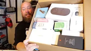 What's inside of a $845 Amazon Customer Returns ELECTRONICS Mystery Box - GOOGLE, BEATS, APPLE