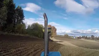 Ford 8210 II pløying med 4-skjærs Kverneland vendeplog med stripekropp