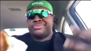 EDP rating his experience getting a cupcake.