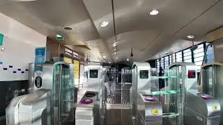 Enjoy immersive, real-time walks through Paris stations and streets.