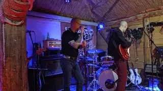 Podw&oacute;rkowi Chuligani - 