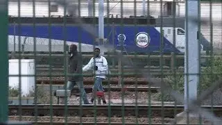 Migrants in northern France continue attempts to cross Channel