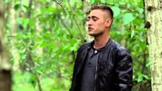 1x03 Knave asks Alice what length  she will go to find Cyrus