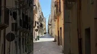 🚶 Trapani, Sicily &ndash; Typical Narrow Alley in the Old Town 🇮🇹✨