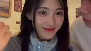 女生都喜欢被男生强吻 都幻想被按在墙角疯狂的亲 特别霸气的那种 不信你试试 她绝不反抗#甜甜的恋爱  #水瓶金牛 #情侣日常