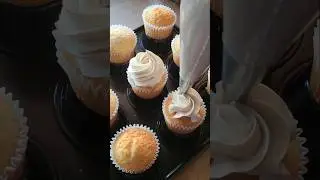 in a mood for Baileys cupcakes🧁recipe in comments #cupcake #baileys #recipe #baking #shorts #food