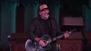Jon Caspi performing 