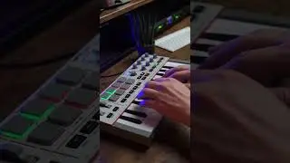 Michael Jackson &ndash; Thriller (Live Loop Cover) on Akai MPK mini