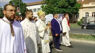 Svečana liturgija i litija na trgu u Staroj Pazovi povodom Svetog Joanikija I