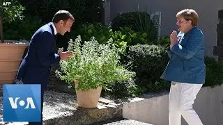 Macron, Merkel Meet at Retreat for Talks on EU Economy
