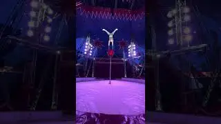 Gediminas Maldanis hand balancing on the lamp IMG 2819