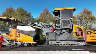 Einbau Asphaltdecke mit Beschicker