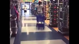 Wiz Khalifa Uses His Phunkee Duck In A Supermarket !