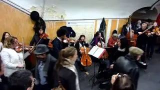 Live Classic Music in Metro Chatelet - Paris