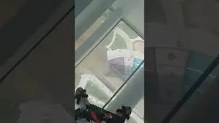 Dubai Frame - Walking on the glass floor