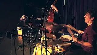 3Divas - THE BEAT GOES ON