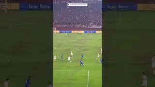 Momen Thom Haye upayakan passing ke segala arah untuk tembus barikade pertahanan Filipina