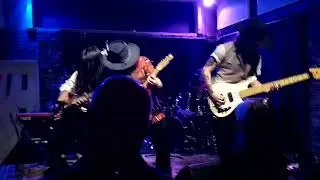 Hippies & Cowboys 5