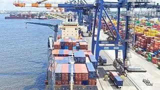 💪 Hard Work at the Port &ndash; Loading MCC Gigantes Container Ship