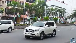 TS CM K C R Going to Golkonda for 75th  Flag hosting 🇮🇳 huge convoy.