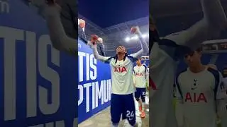 TOTTENHAM: The Players Celebrating After the Game: Everton 0-3 Spurs